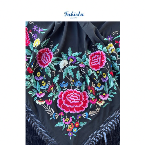 Mantoncillo Fabiola1987 Colección Rosas fondo negro bordado en colores