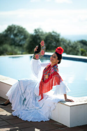 Mantoncillo Fabiola1987 Colección Rosas fondo coral bordado en colores