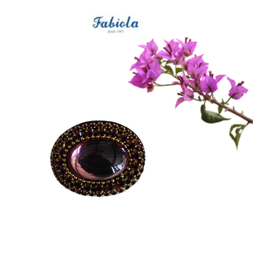 Conjunto de Pendientes largos, Peinecillo y Broche de metal dorado y metacrilato con cristalitos brillantes en color buganvilla clarode Colección Mis Buganvillas. - Imagen 3